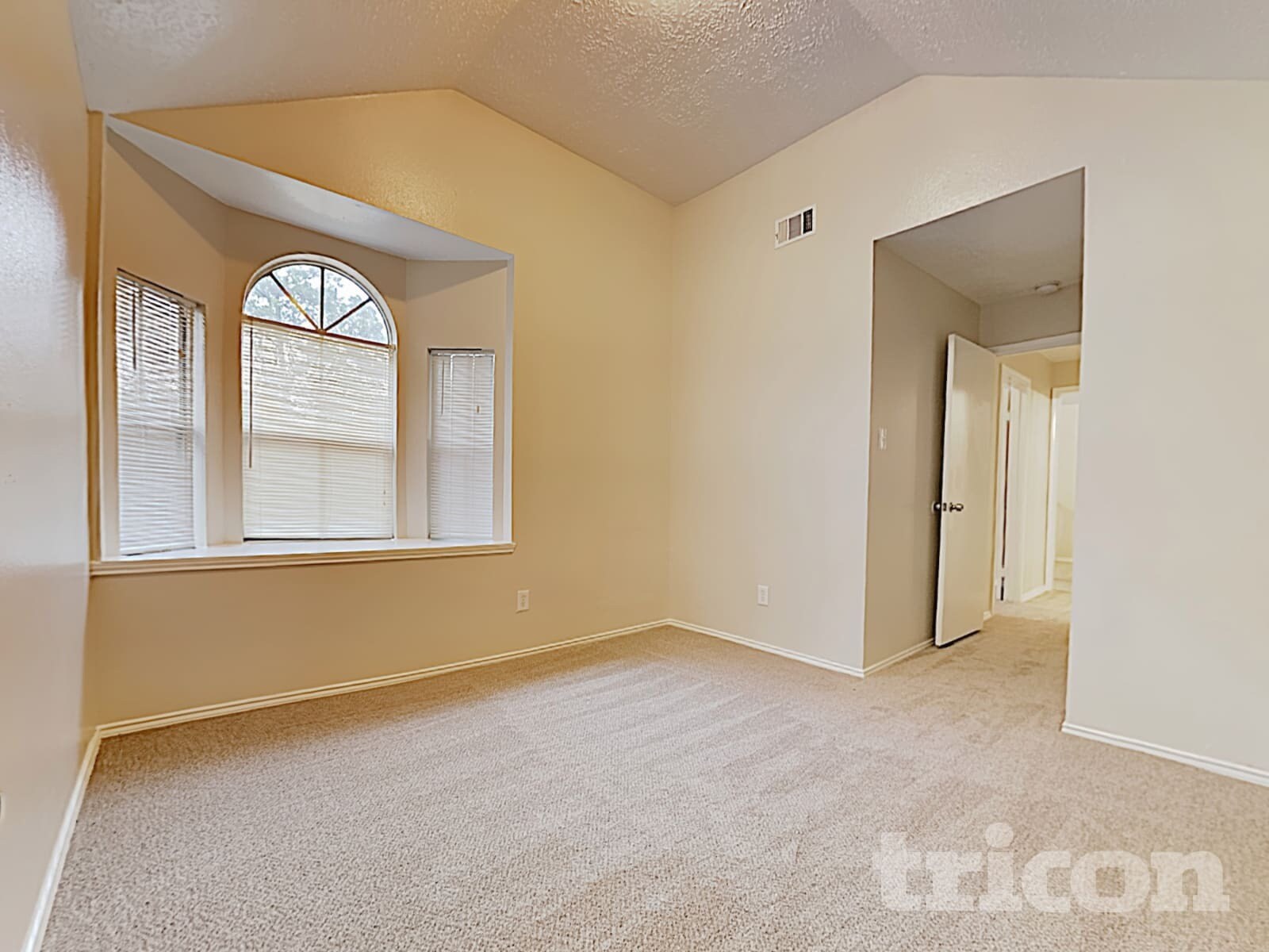 Building Photo - 1934 Creston Dr