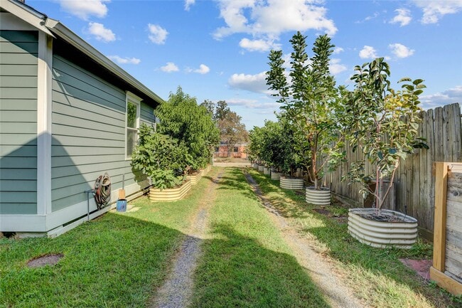 Building Photo - 4807 Averill St
