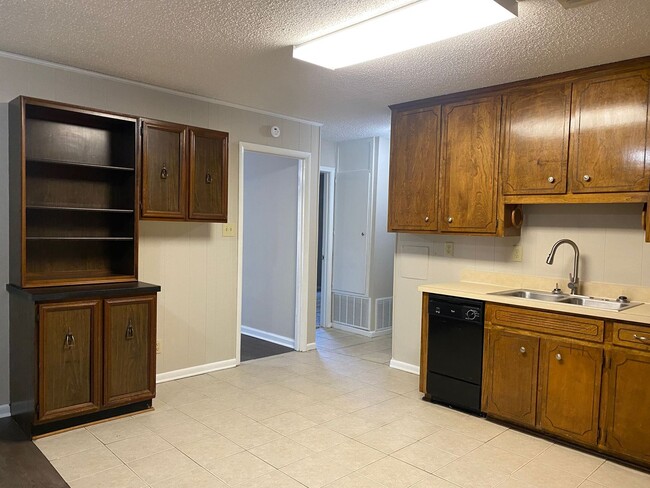 Building Photo - Dreamy 3 bedroom !