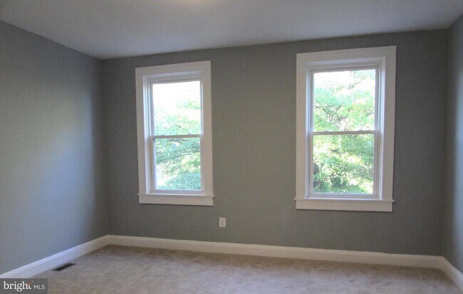 Building Photo - 2735 Chesterfield Ave