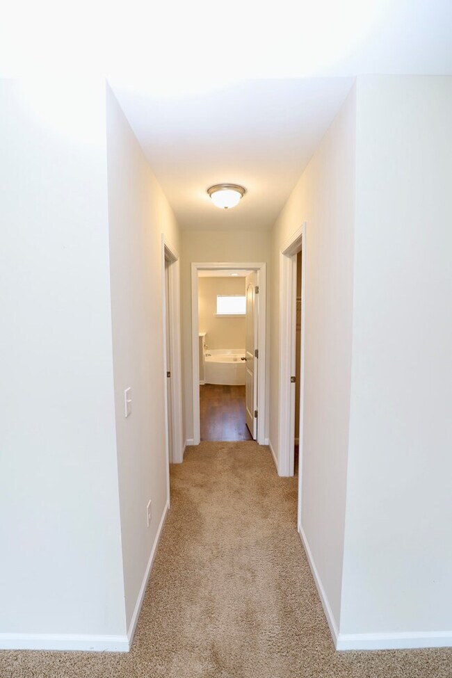 Building Photo - 3680 Moseley Dr
