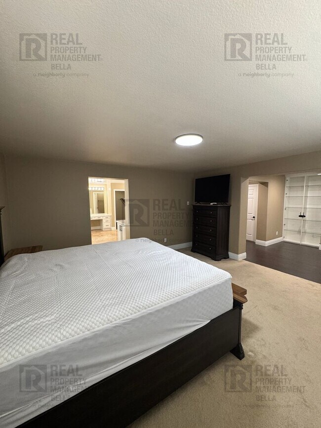 Building Photo - Spacious Murrieta Home with Pool, Spa, Firepit & Backyard Entertaining