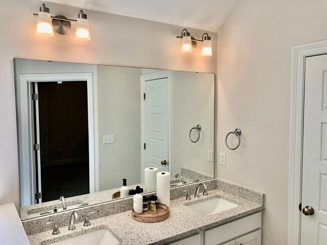 Building Photo - 824 Abita Chase