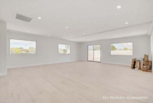 Building Photo - 3962 Euclid St