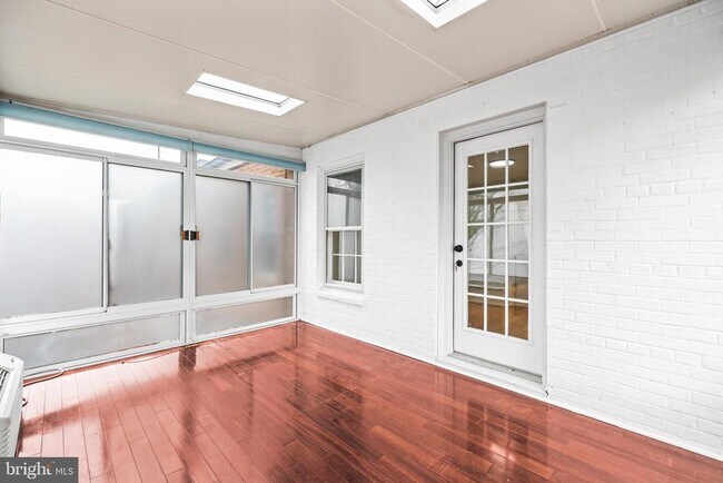 Building Photo - 2420 I St NW