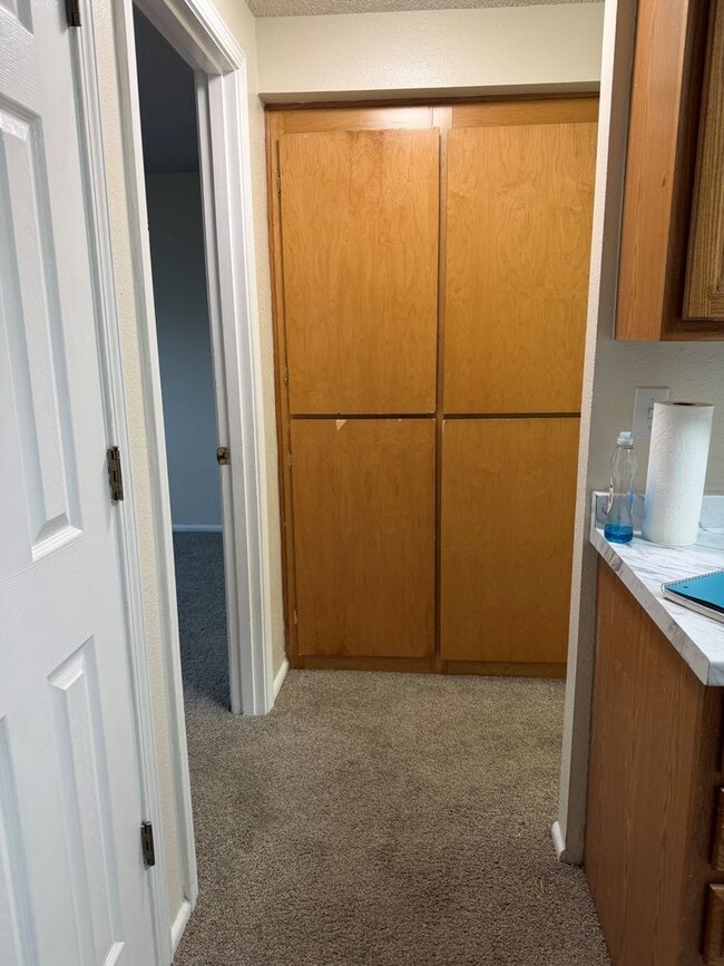 Building Photo - Second floor unit