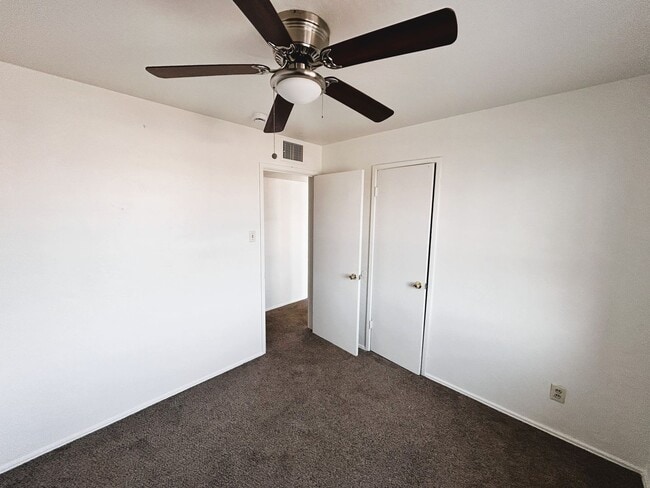 Building Photo - 3 bed 2 bath home with Garage