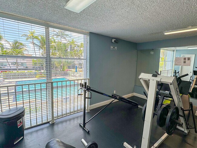 Building Photo - 1801 S Treasure Dr