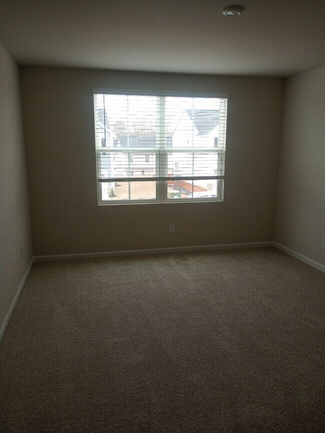 Building Photo - "Charming 3-Bed Townhouse Retreat with 2.5 Baths in Fountain Inn!"