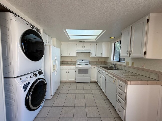 Building Photo - UPGRADED TWO BEDROOM UNIT AVAILABLE FOR RENT!
