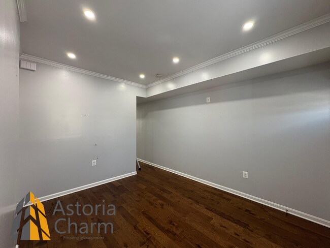 Building Photo - Updated 2 Bed Home with Backyard and Great...