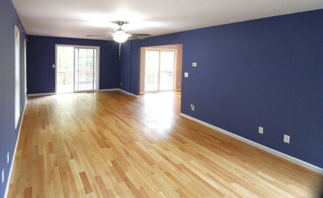Building Photo - Privacy, Space, and Modern Comfort in Salem