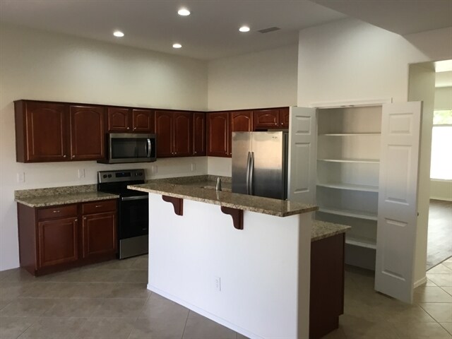 Building Photo - 5308 S 53rd Ln
