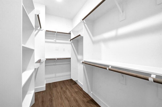 Building Photo - 7825 Colonial Ln