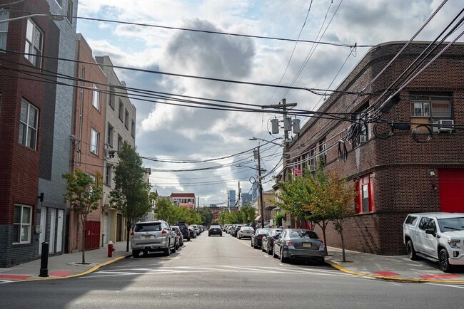 Building Photo - 540 29th St