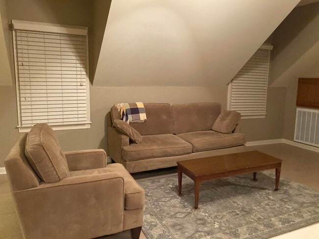 Building Photo - 3065 Green Fairway Cove N