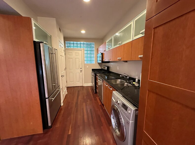 Building Photo - 1360 W Estes Ave