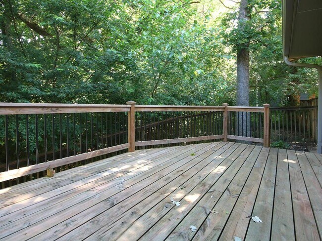 Building Photo - 15712 Wing Lake Dr
