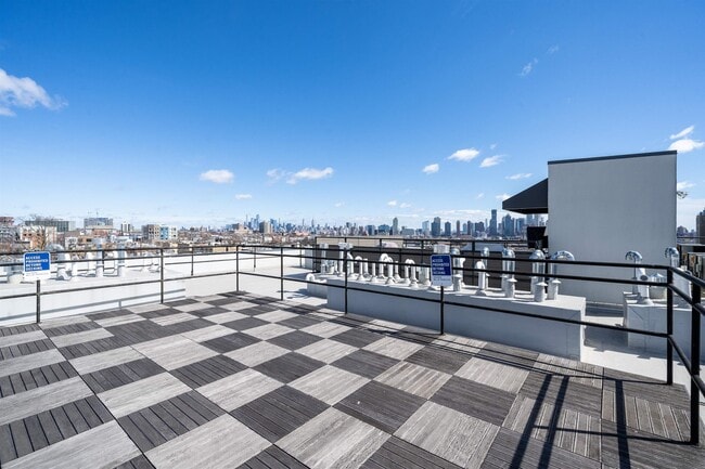 Building Photo - 650 Montgomery St