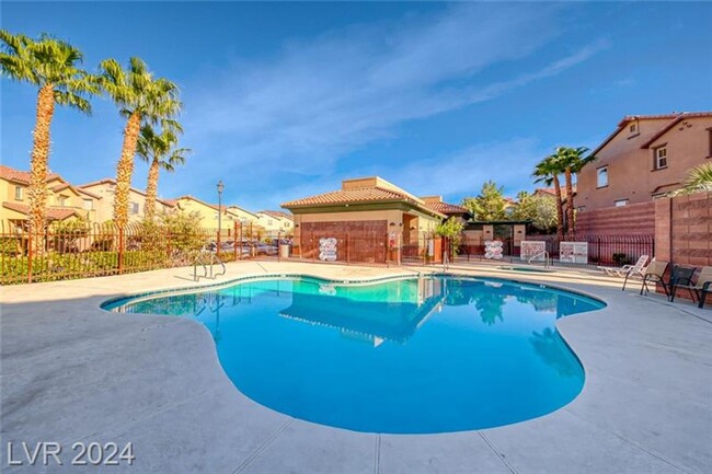 Building Photo - CHARMING 3BED 2.5BATH HOME IN GATED COMMUN...