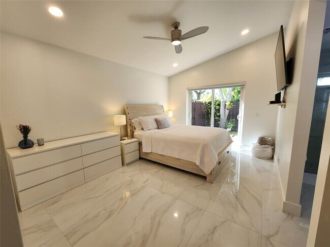 Building Photo - 1303 Seagrape Cir