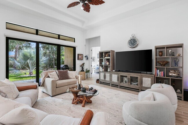 Building Photo - 9368 Cantal Cir E