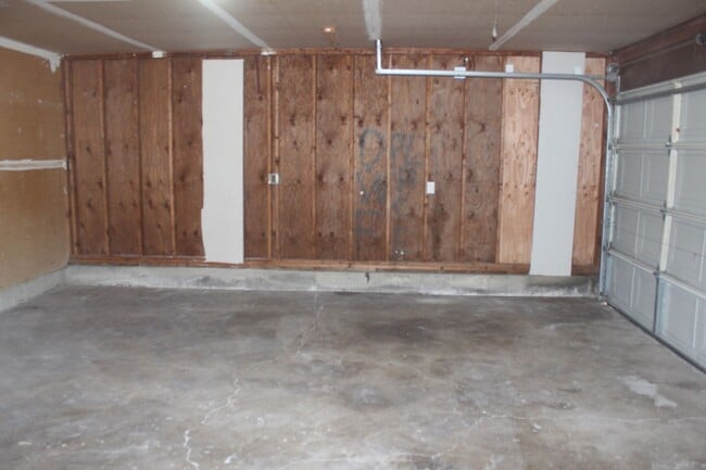 Building Photo - 3233 NE Brogden St
