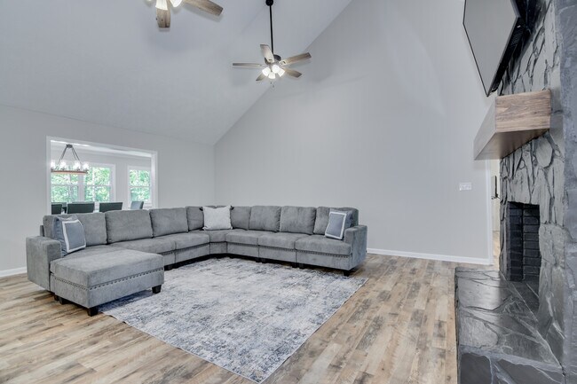 Building Photo - 219 Jasper Rd