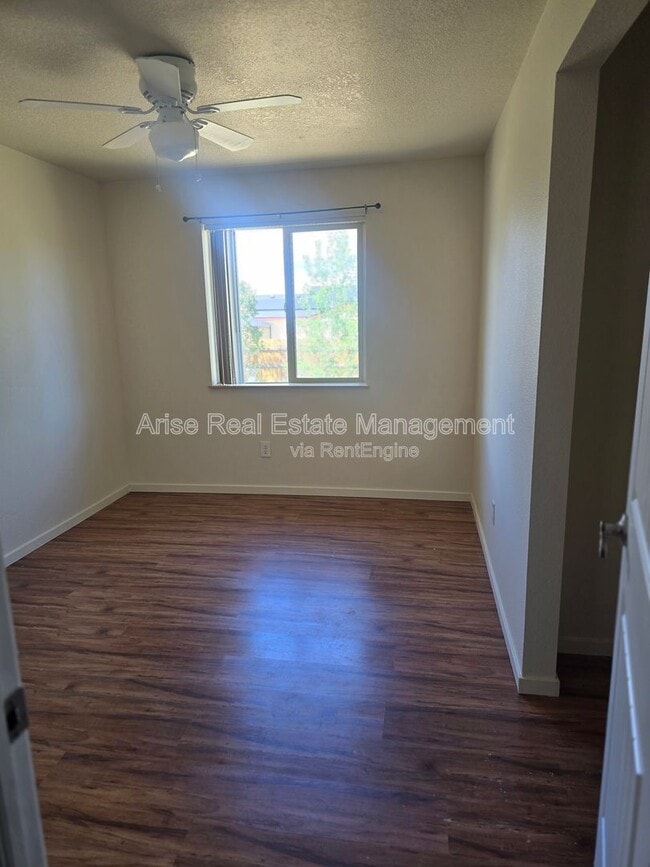 Building Photo - 803 Scenic Loop