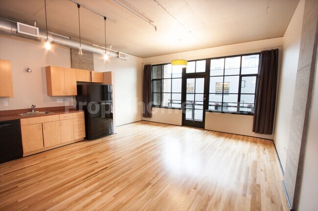 Building Photo - Vibrant One Bedroom Loft w/ City Views In ...