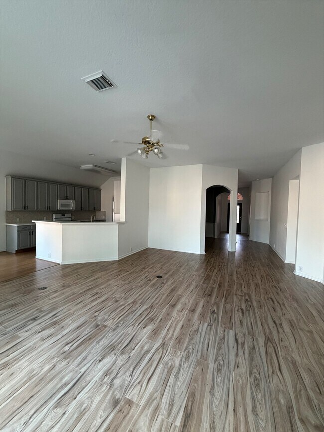 Building Photo - 19026 N Canyon Dr