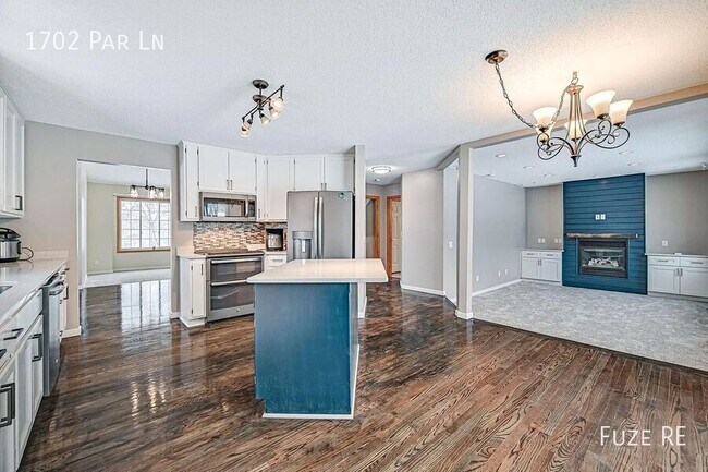 Building Photo - 1702 Par Ln