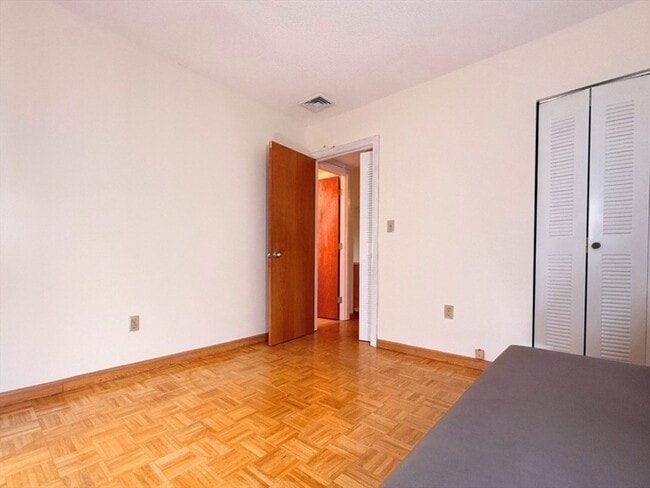 Building Photo - 1850 Beacon St