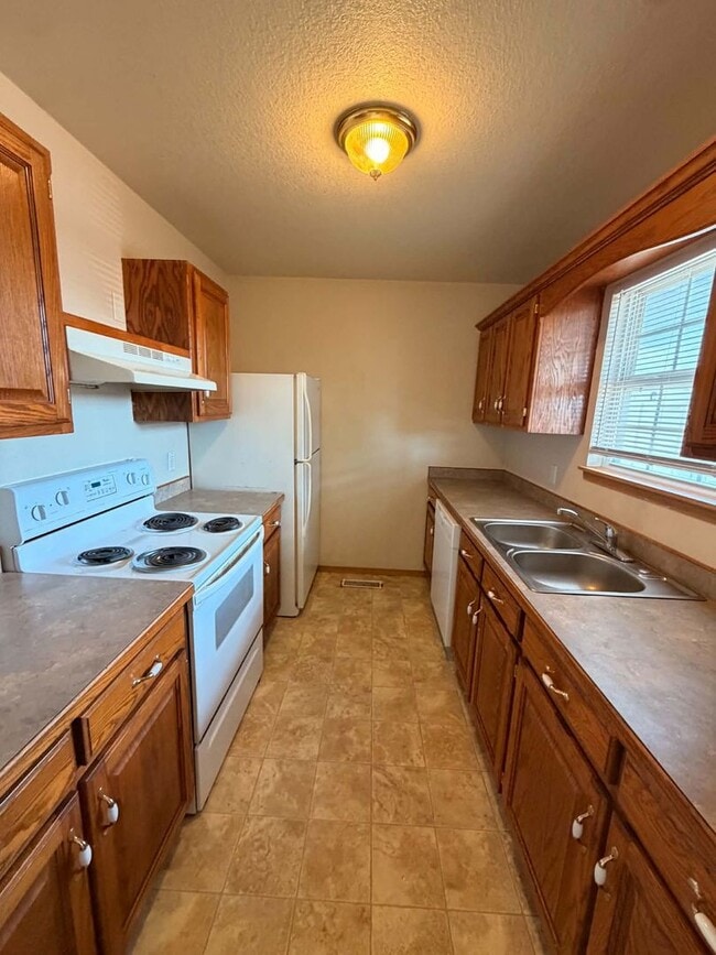 Building Photo - 4563 E Zora St