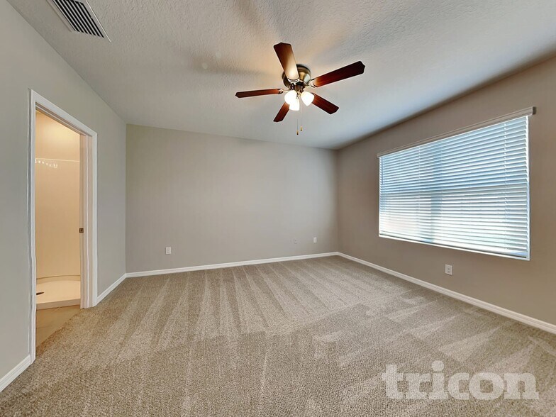 Building Photo - 6632 Seaway Dr