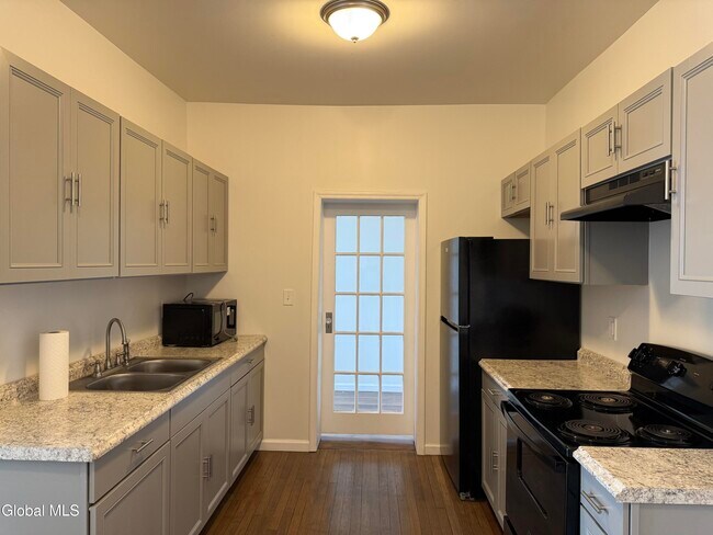 Building Photo - 346 Madison Ave