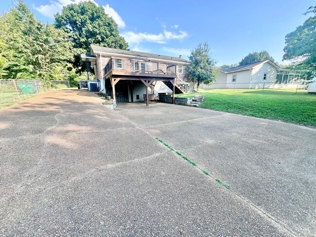 Building Photo - 6423 Futura Dr