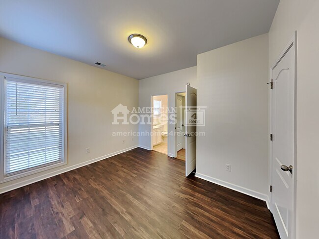 Building Photo - 3204 Chippewa Run NW