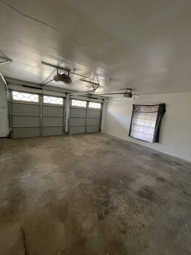 Building Photo - 6306 Madeleine Dr