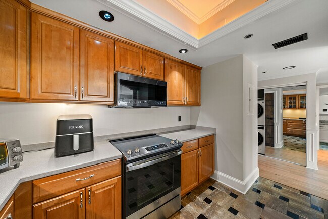 kitchen - new stove and microwave - 1130 Piedmont Ave NE