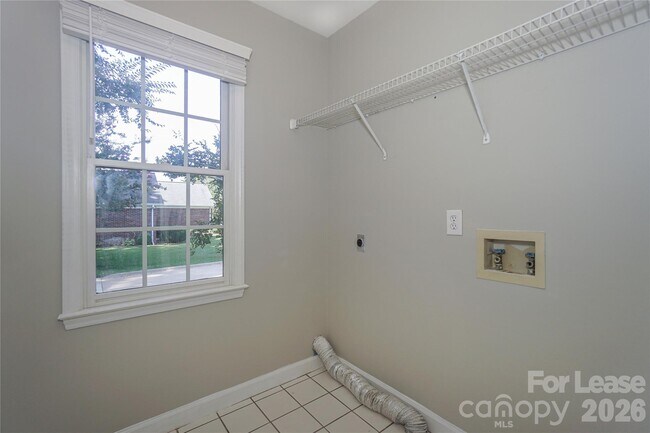 Building Photo - 840 Emerson Dr