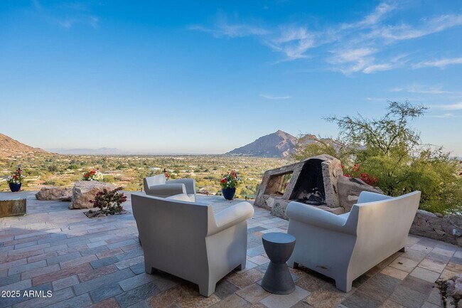 Building Photo - 7044 N Hillside Dr