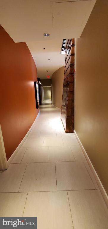 Building Photo - 5750 Bou Ave