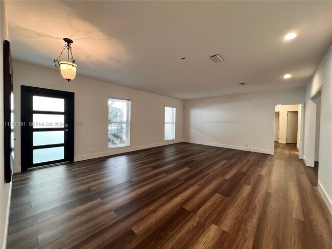 Building Photo - 4350 Palmarito St