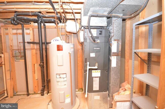 Building Photo - 7011 Vantage Dr