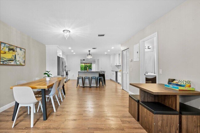 Building Photo - 1602 Montauk Dr