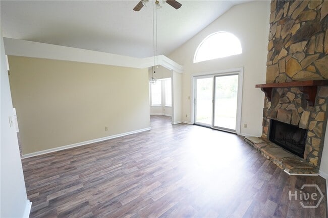Building Photo - 102 Whippoorwill Ln E