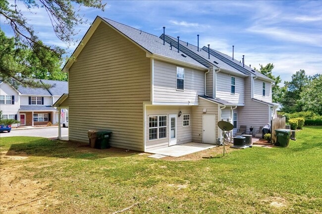 Building Photo - Updated 2 Bedroom Townhouse in Clayton