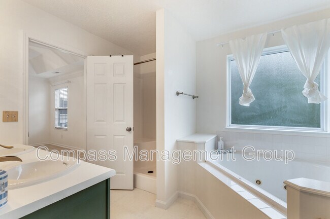Building Photo - 1136 Paxton Dr