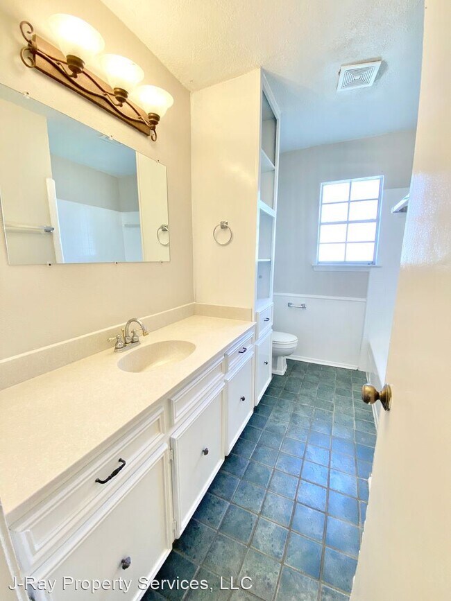 Building Photo - 3 br, 2 bath House - 213 Laura Drive